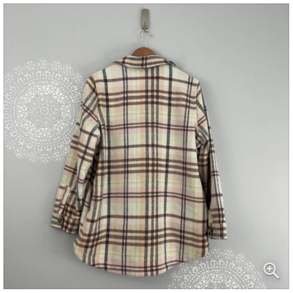 Universal Thread • Brushed Fleece Oversized Plaid Shacket Jacket with Pockets! - Picture 3 of 16